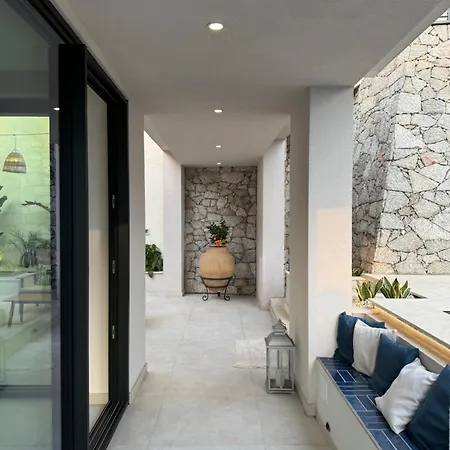 Ada Villa