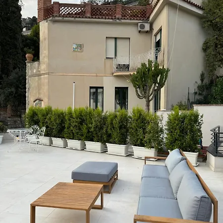 Ada Villa *