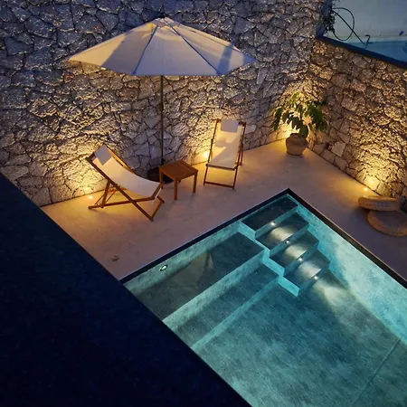 Ada Villa